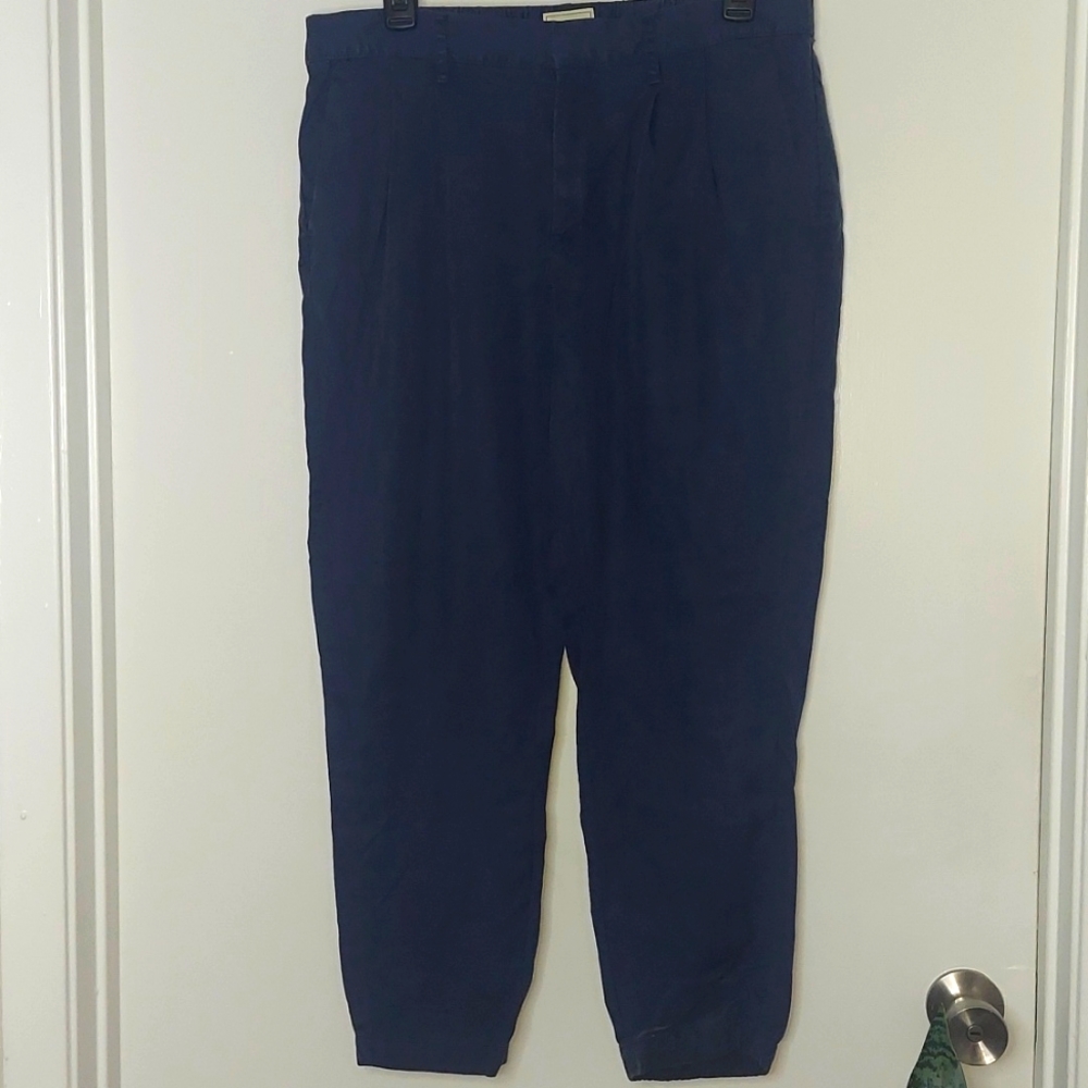 KHAKIS by GAP Pleated Khaki Capri Pants